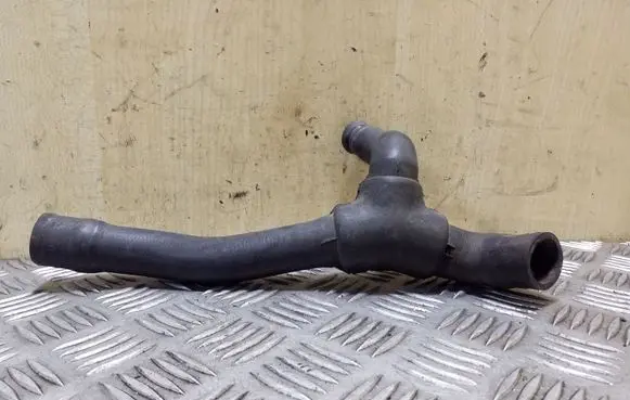 Volkswagen Touran I Engine coolant pipe/hose