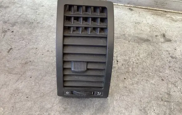 Volkswagen Polo IV 9N3 Dash center air vent grill 6Q0819704