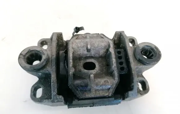 Ford Mondeo Mk III Engine mount bracket