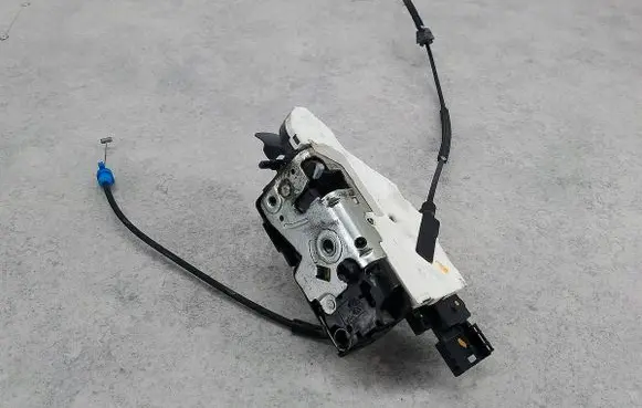 Citroen C4 Grand Picasso Front door lock