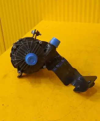 Mercedes-Benz E W213 Water pump A0005009100