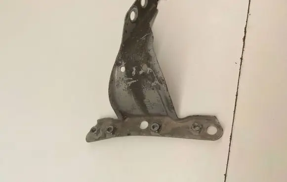 Audi A4 S4 B7 8E 8H Fender mounting bracket 8E0821136A