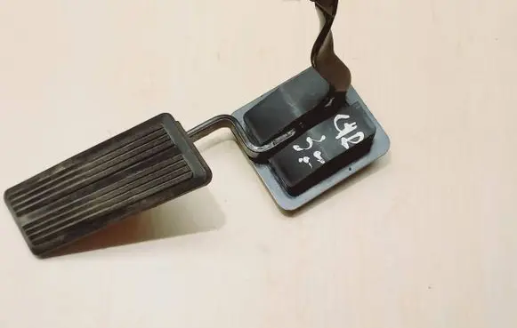 Chrysler Grand Voyager III Accelerator throttle pedal 4458422