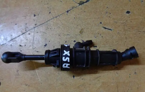 Mitsubishi ASX Clutch master cylinder