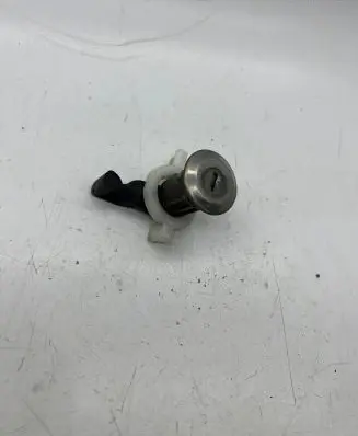 Renault Clio II Front door lock (next to the handle) 500375