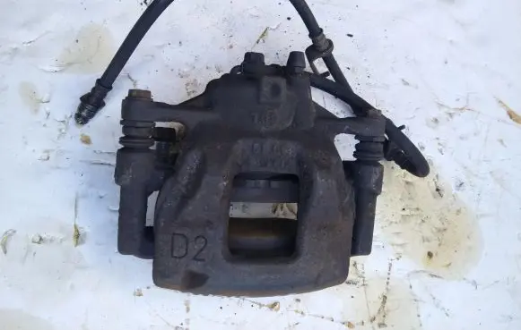Toyota Auris E180 Front brake caliper