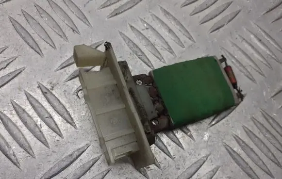 Peugeot 107 Heater blower motor/fan resistor N102762G