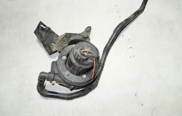 Audi A6 S6 C5 4B Secondary air pump 078906601D