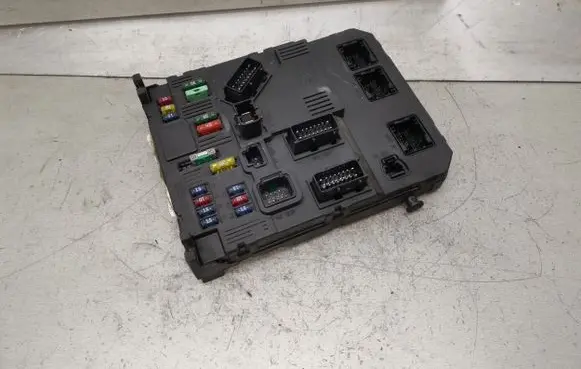 Peugeot 206 Fuse module 9649627780