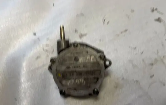 Mercedes-Benz CLK A209 C209 Vacuum pump A2712300465