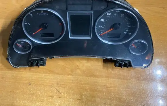 Audi A4 S4 B7 8E 8H Speedometer (instrument cluster) 8E0920982M 0263664228