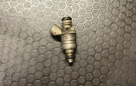 Mitsubishi Colt Fuel injector MR988977