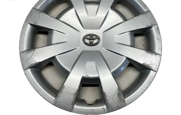 Toyota Avensis T270 R16 wheel hub/cap/trim 