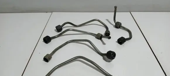 Citroen C4 II Fuel injector supply line/pipe