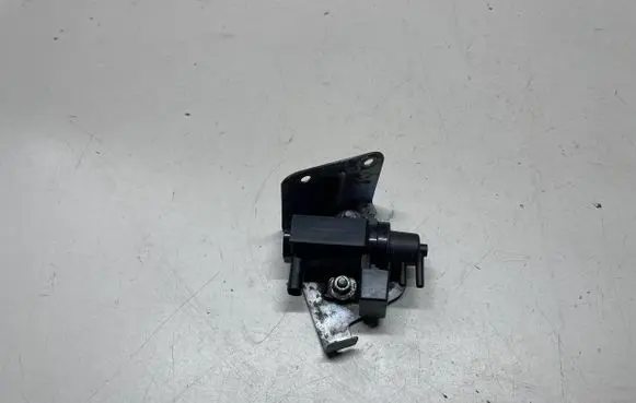 BMW 1 E81 E87 Turbo solenoid valve 70206301