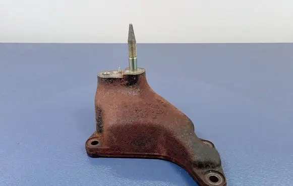 Engine mount vacuum valve