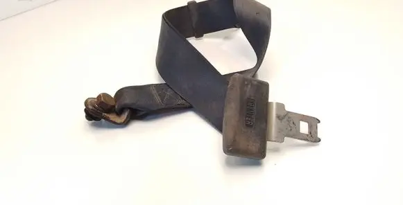 Mitsubishi Colt Middle seatbelt (rear) 