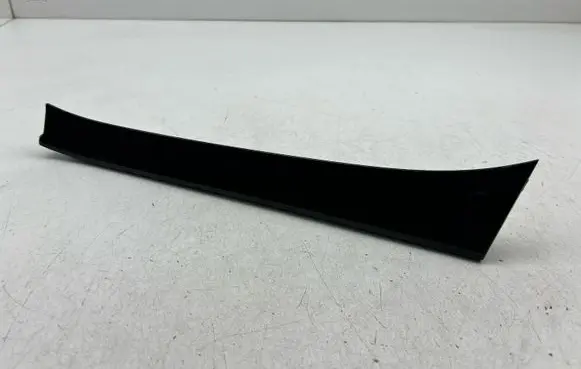 Dashboard glove box trim