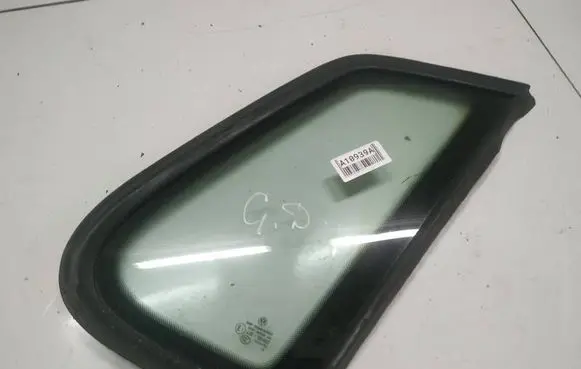 Volkswagen Polo IV 9N3 Rear side window as2