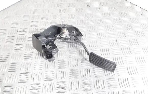 Toyota Avensis T250 Brake pedal