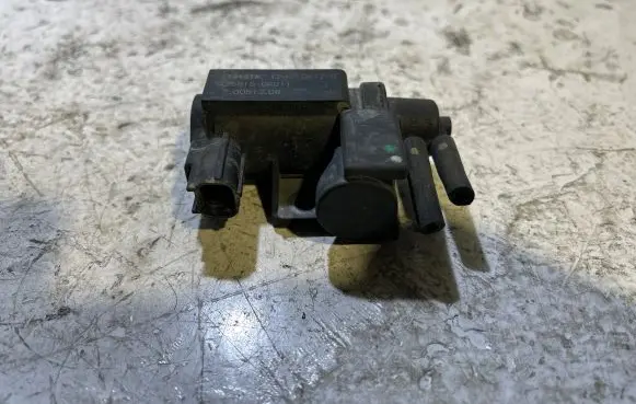 Toyota Avensis T270 Vacuum valve 258190R011 06T270 70051308