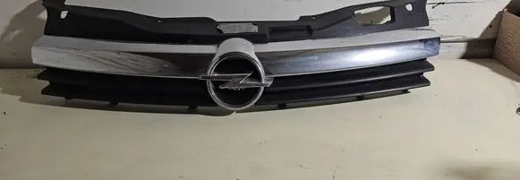 Opel Astra H Front grill 13241967 13241962