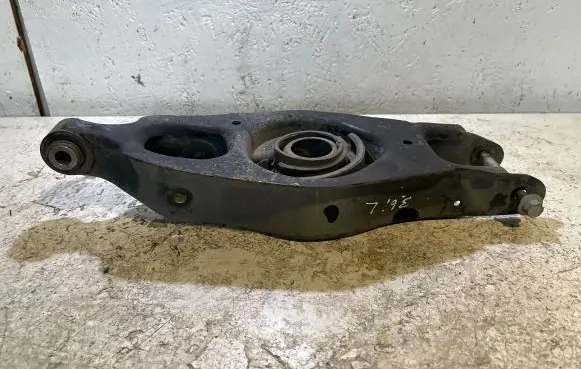Rear upper control arm/wishbone