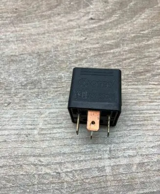 Audi A4 S4 B5 8D Other relay 431951253H