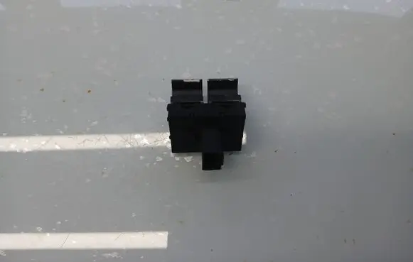 Volkswagen Touran I Electric window control switch