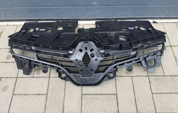 Renault Clio IV Front bumper upper radiator grill 622563184R