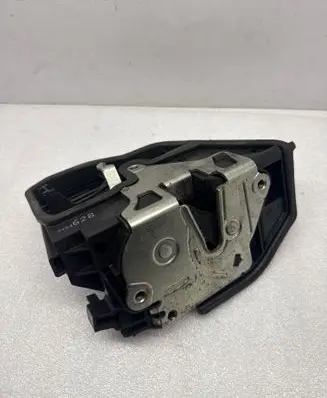 BMW 5 E60 E61 Front door lock 7154628