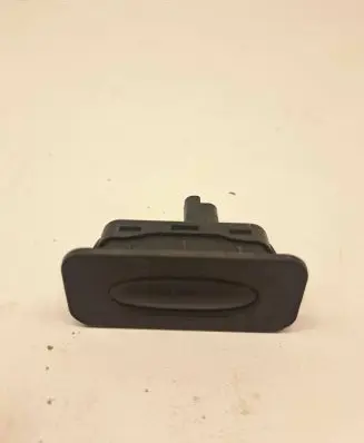 Tailgate opening switch
