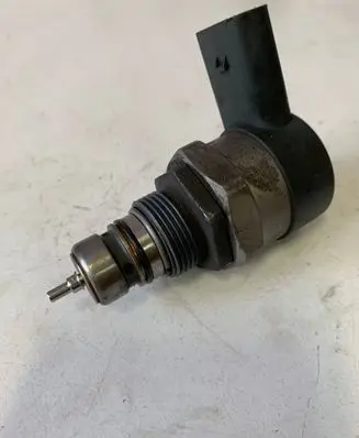 BMW 5 E60 E61 Fuel pressure sensor 0281002481 13842291 090307