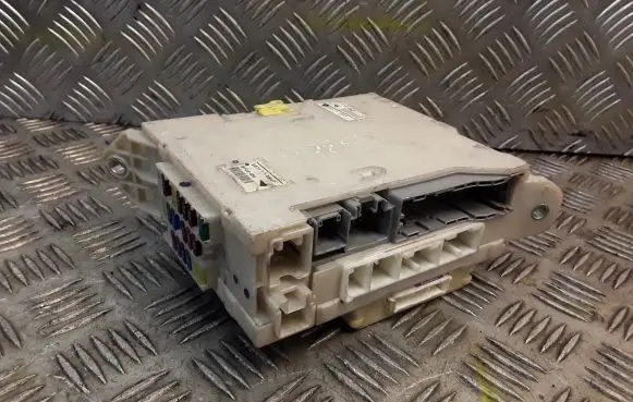 Lexus GS 300 350 430 450H Fuse box set 8273030A80