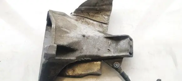 Volkswagen PASSAT B5 Engine mounting bracket 8D0199308M