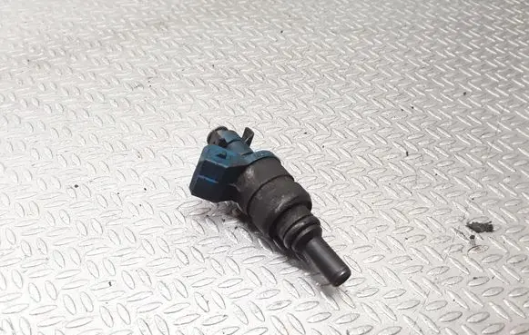 Audi A4 S4 B5 8D Fuel injector 058133551F