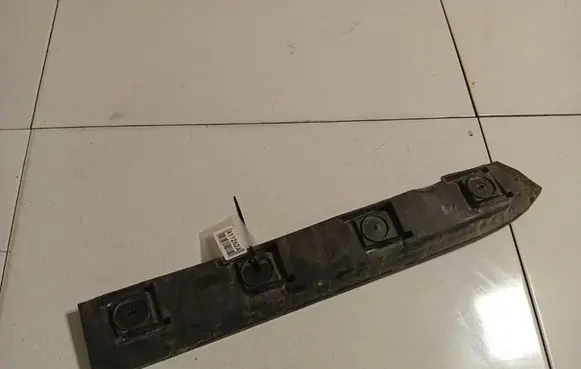 Volkswagen Jetta V Rear bumper mounting bracket 1K5807394
