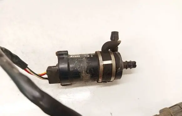 Nissan X-Trail T30 Headlight washer pump 63632