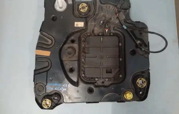 Citroen DS3 AdBlue liquid reservoir 