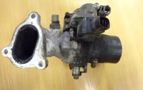 Toyota Avensis T250 Throttle body valve 8967221020 VD1457