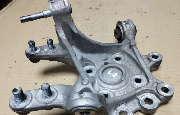 Acura RDX II Rear wheel hub spindle/knuckle 