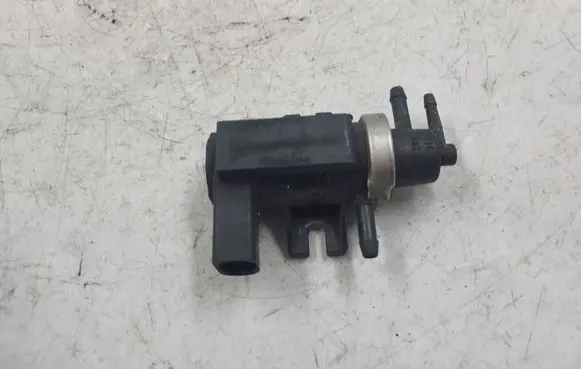 Audi A4 S4 B5 8D Turbo solenoid valve 