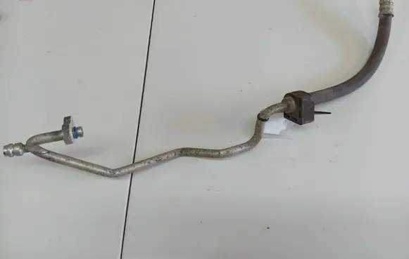 KIA Sorento Air conditioning (A/C) pipe/hose 