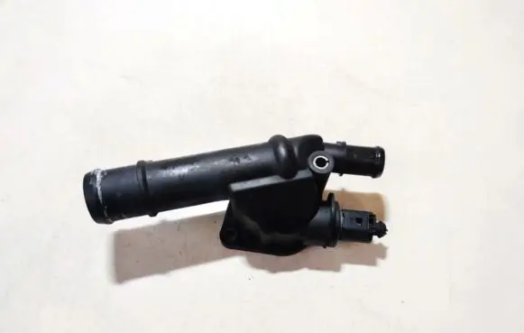 Volkswagen PASSAT B6 Engine coolant pipe/hose 03G121132B