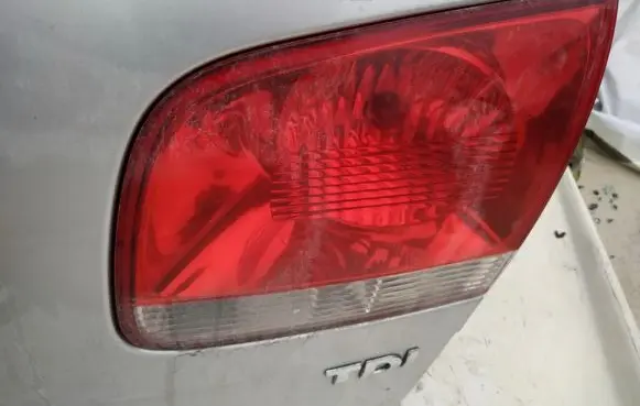 Volkswagen Touareg I Tailgate rear/tail lights