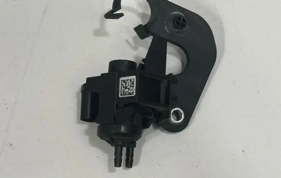 BMW X1 F48 F49 Turbo solenoid valve 8570591