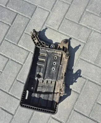 Volkswagen Touran III Battery tray 5QF915325B