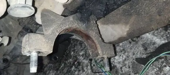 Volvo V50 Engine mounting bracket