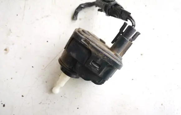 Volvo S40, V40 Headlight level adjustment motor 00728232 007282-32