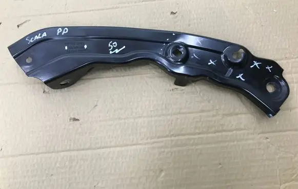 Skoda Scala Headlight/headlamp mounting bracket 657805932